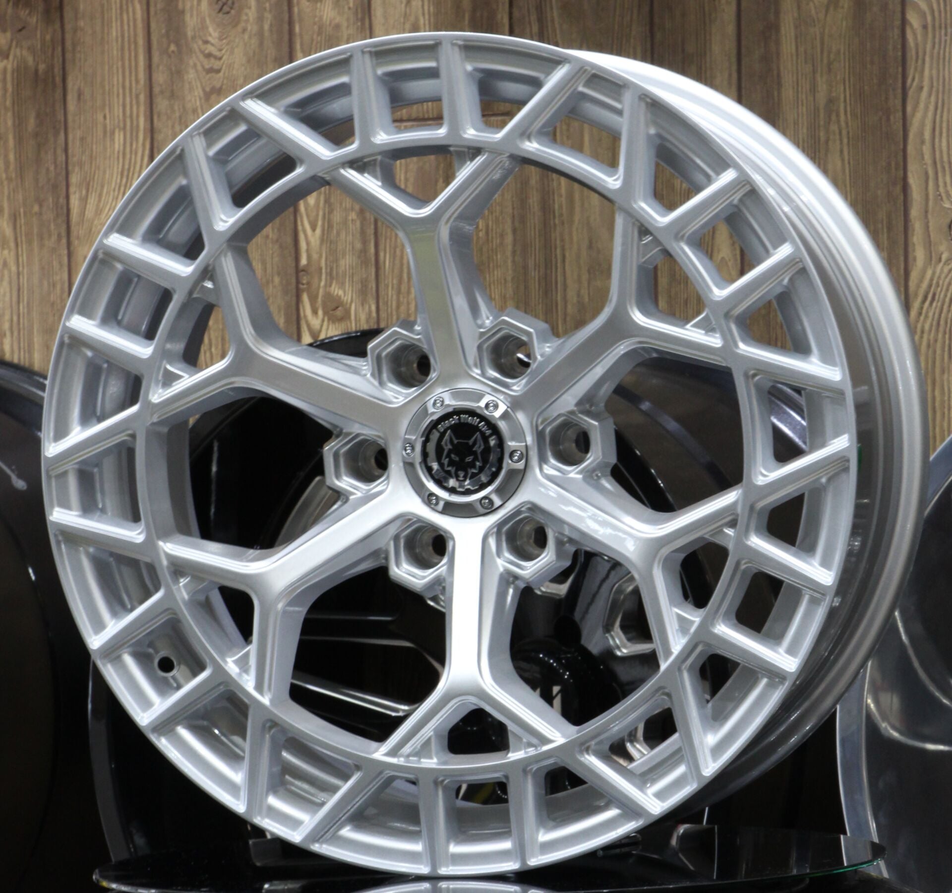 Black Wolf 5672 20X9.0 6X139.7 ET+15 Silver