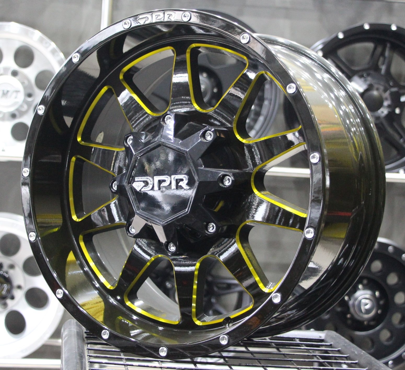DPR 1053 18X9.0 6X139.7 ET+10 Black Milling/ Gold Coating
