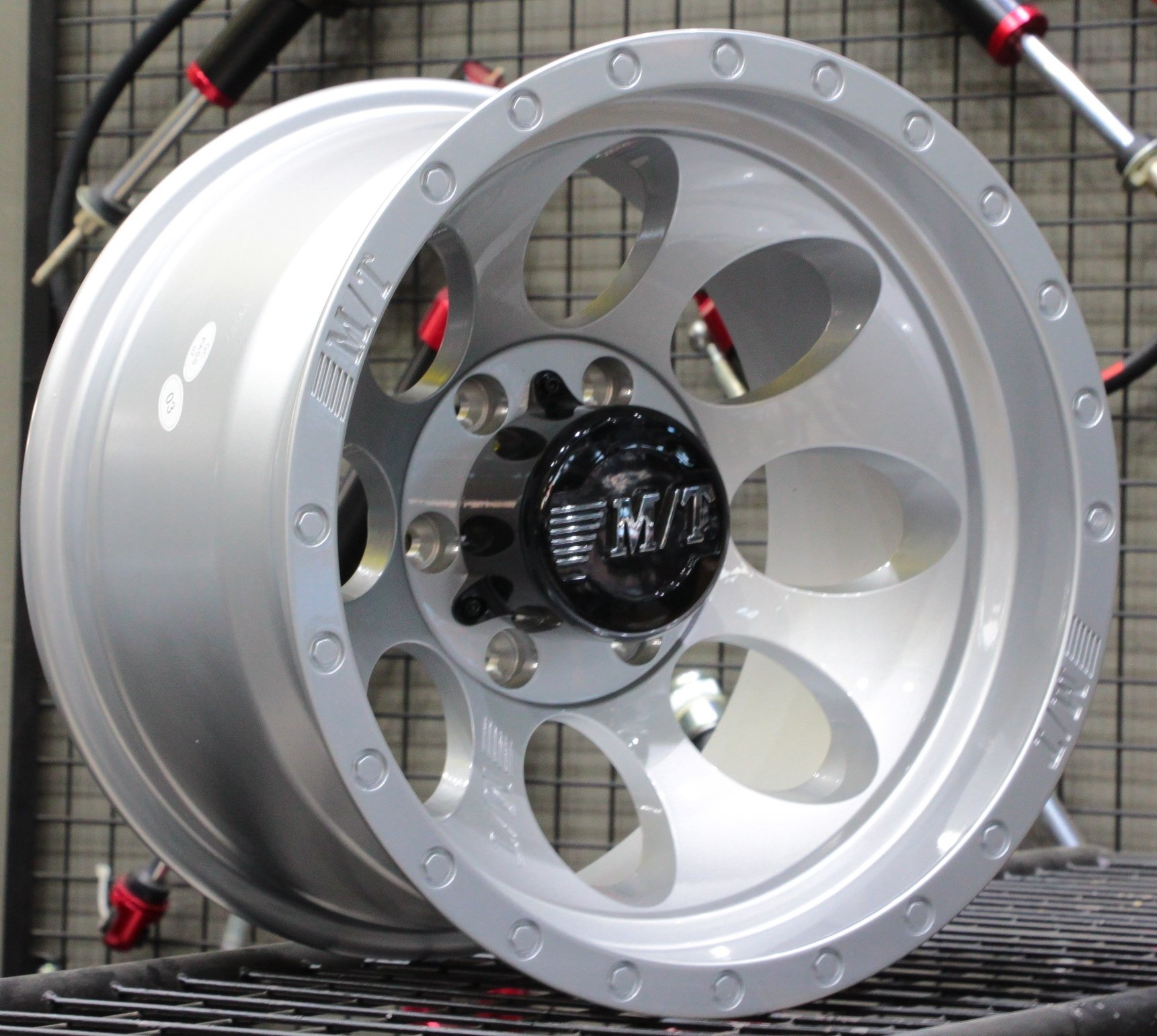 Mickey Thompson Classıc III 16X10 6X139.7 ET-44 Silver